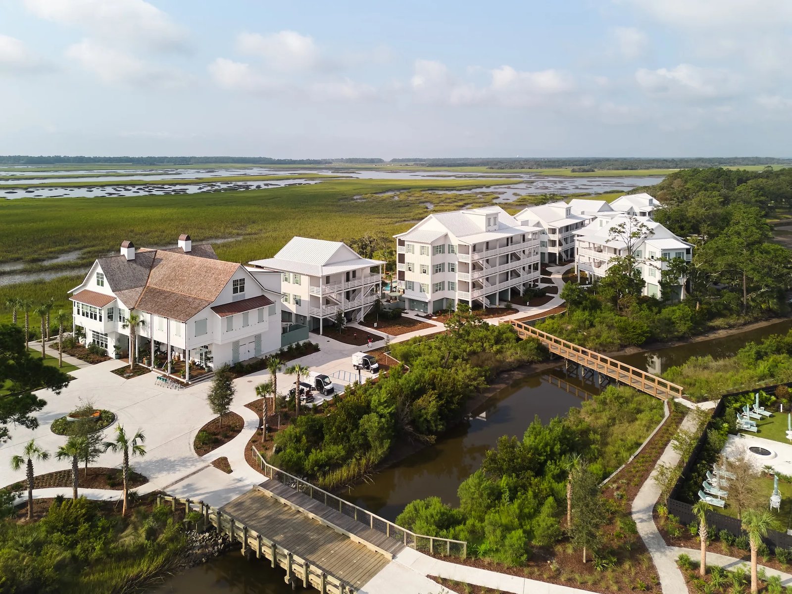 The Dunlin, Auberge Collection, backstory