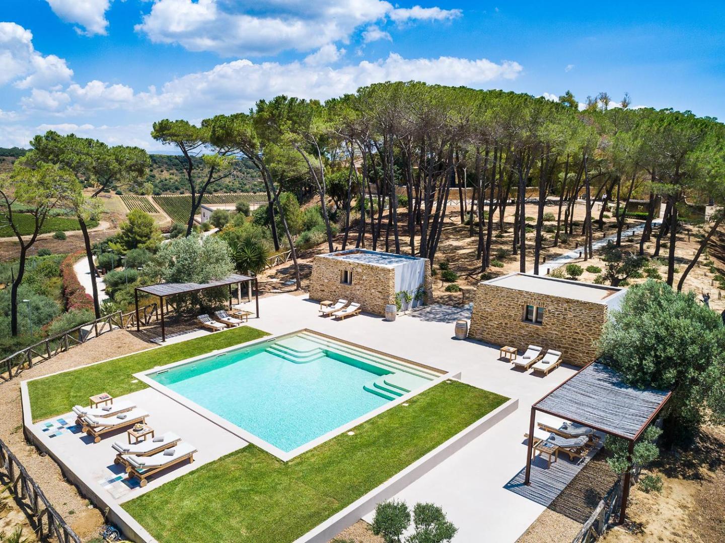 Feudi del Pisciotto Wine Relais, the pool