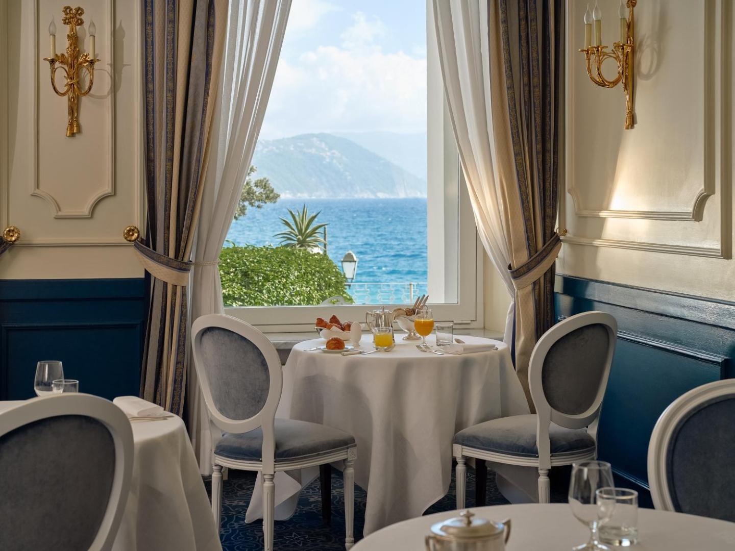 Grand Hotel Miramare, at the table