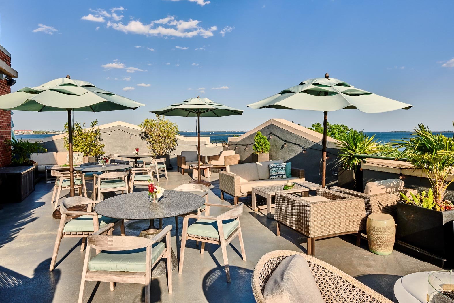 HarbourView Inn, vibe