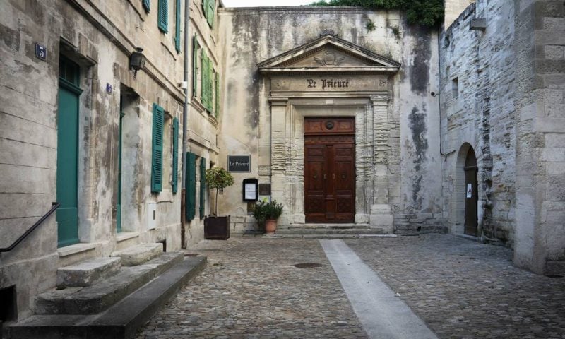 Hôtel Le Prieuré Baumanière, backstory