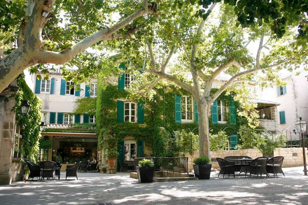Hôtel Le Prieuré Baumanière, backstory
