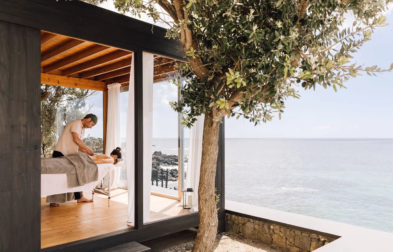 White Exclusive Suites & Villas, the treatment cabana