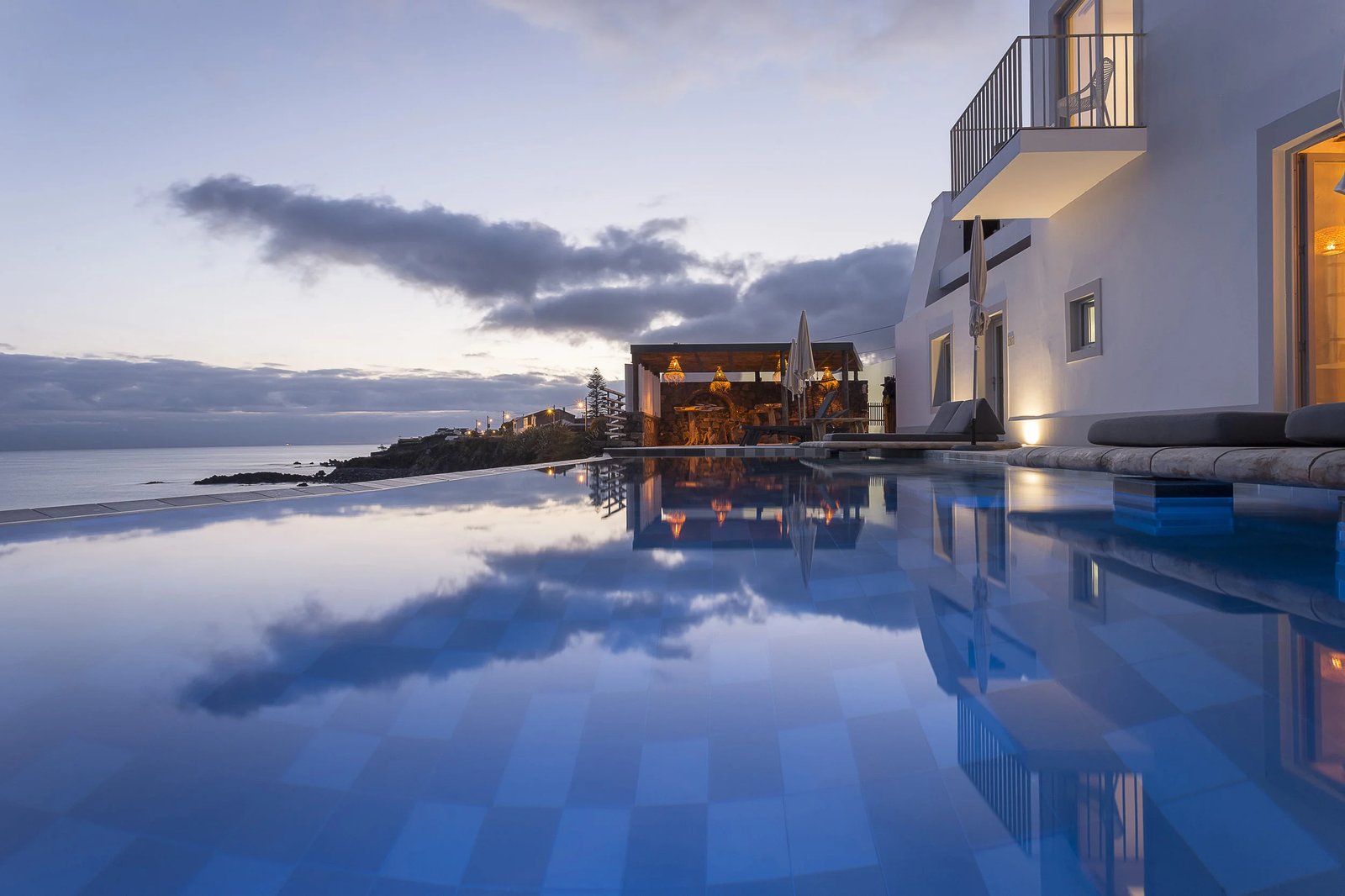 White Exclusive Suites & Villas, the pool
