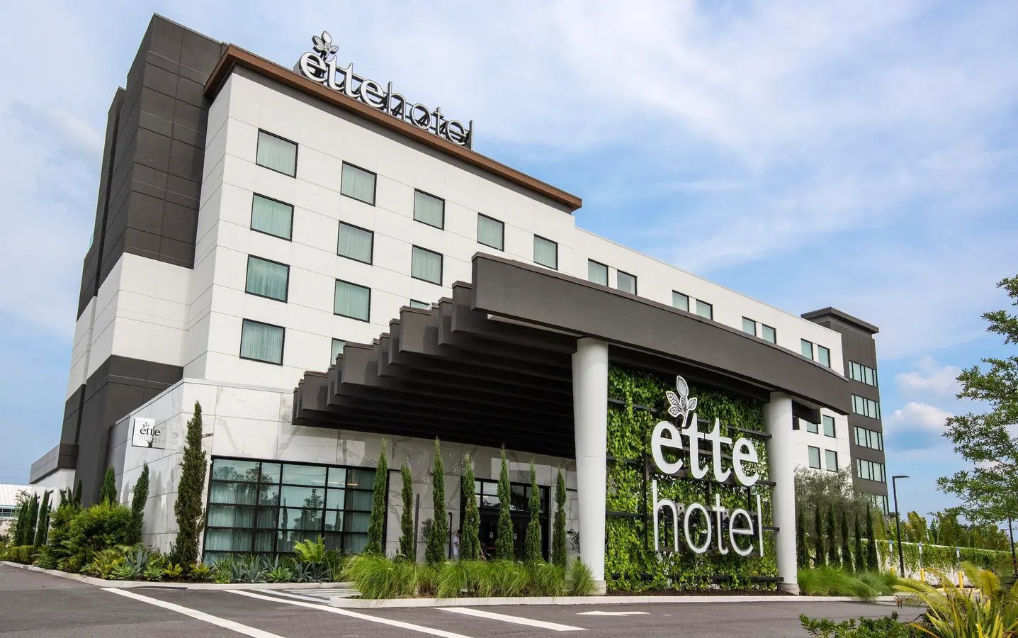 ette hotel Orlando, backstory