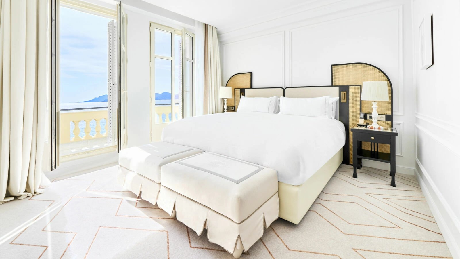 Carlton, rooms
