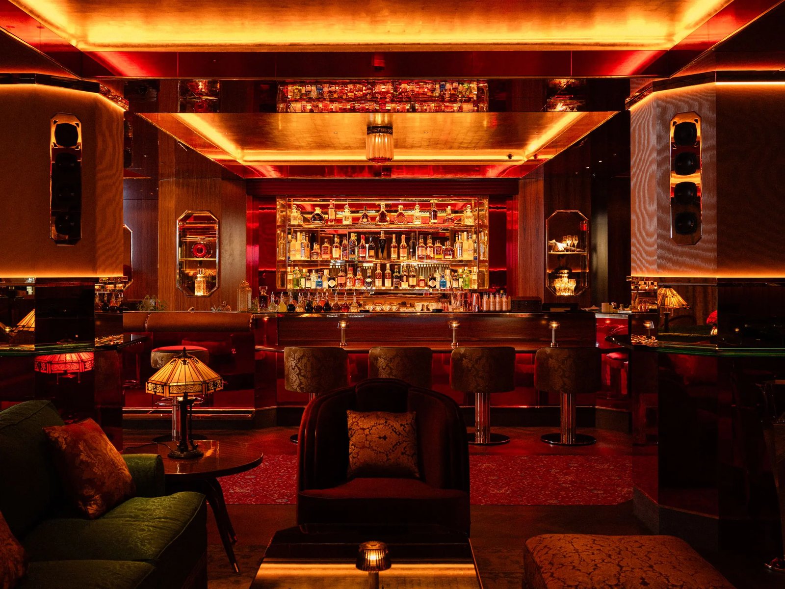 Hôtel Martinez - The Unbound Collection by Hyatt, at the table