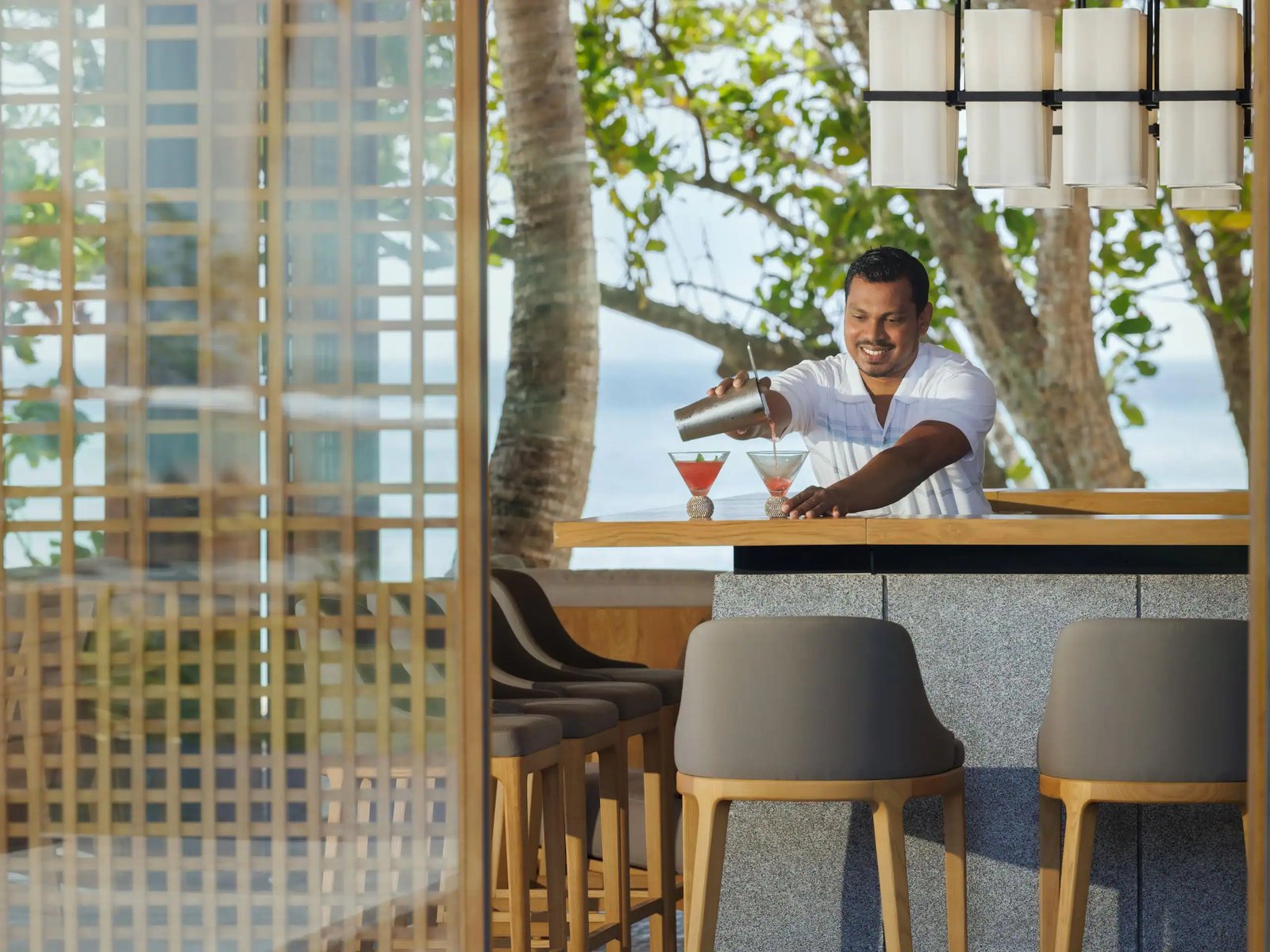 Alila Kothaifaru Maldives, at the table
