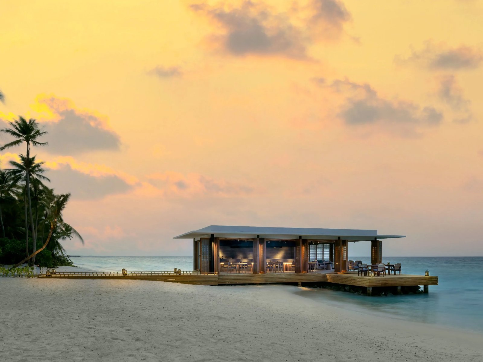 Alila Kothaifaru Maldives, at the table