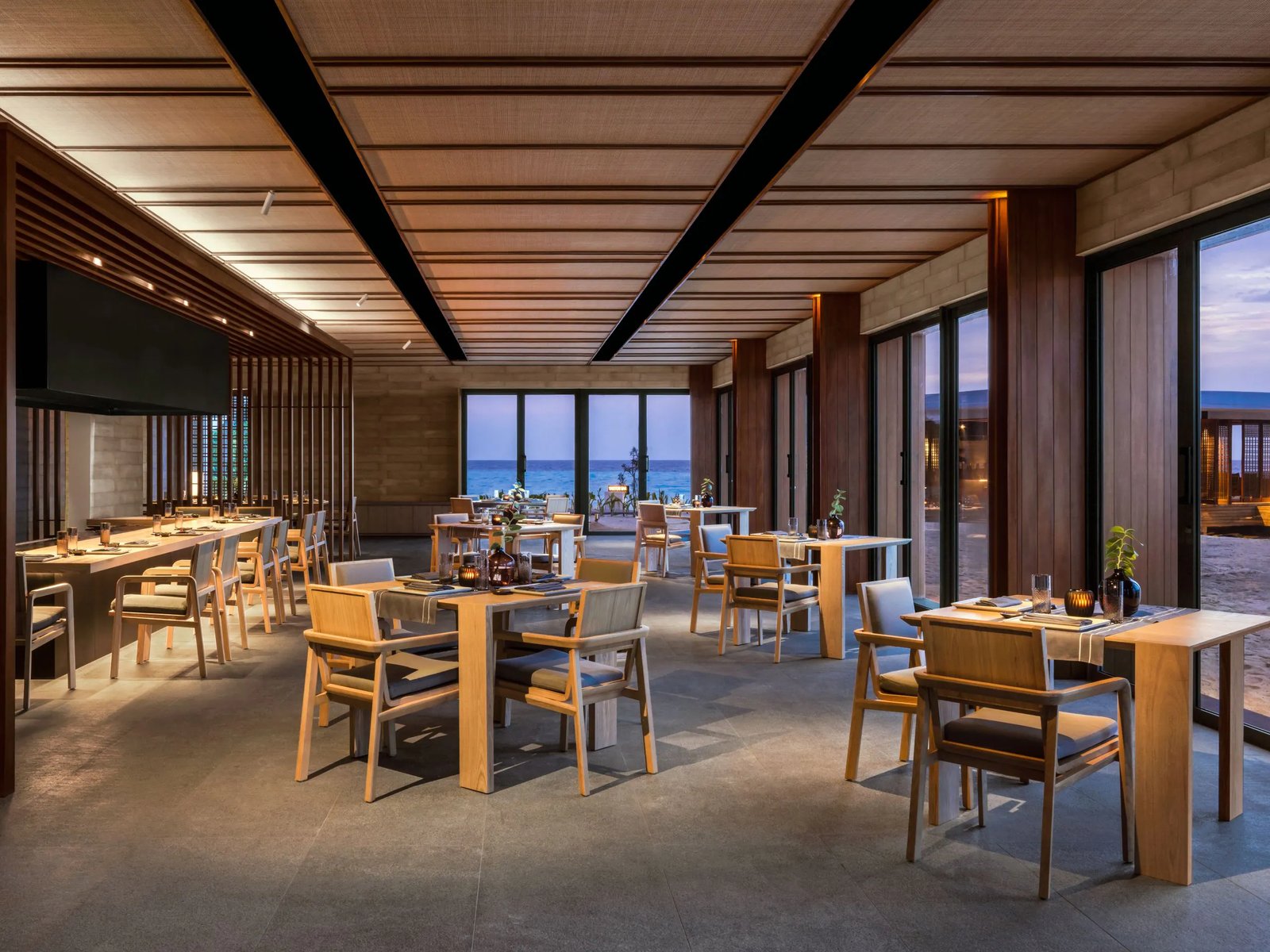 Alila Kothaifaru Maldives, at the table