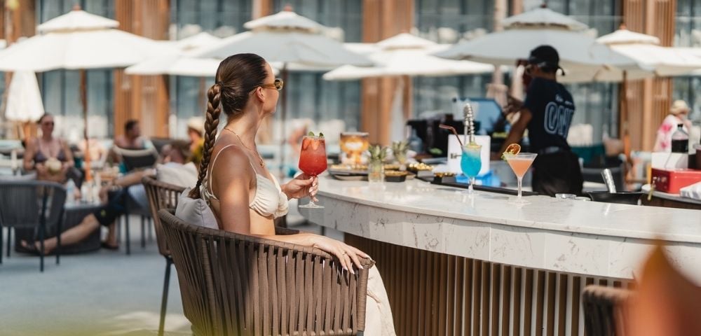 Kora Beach Resort, pool bar