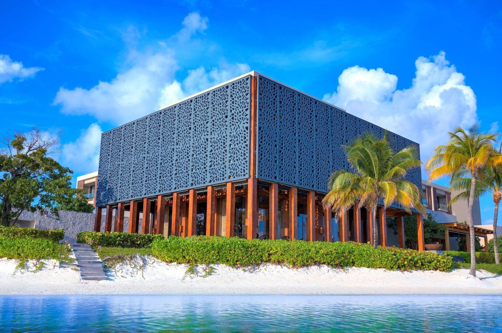NIZUC Resort & Spa, backstory
