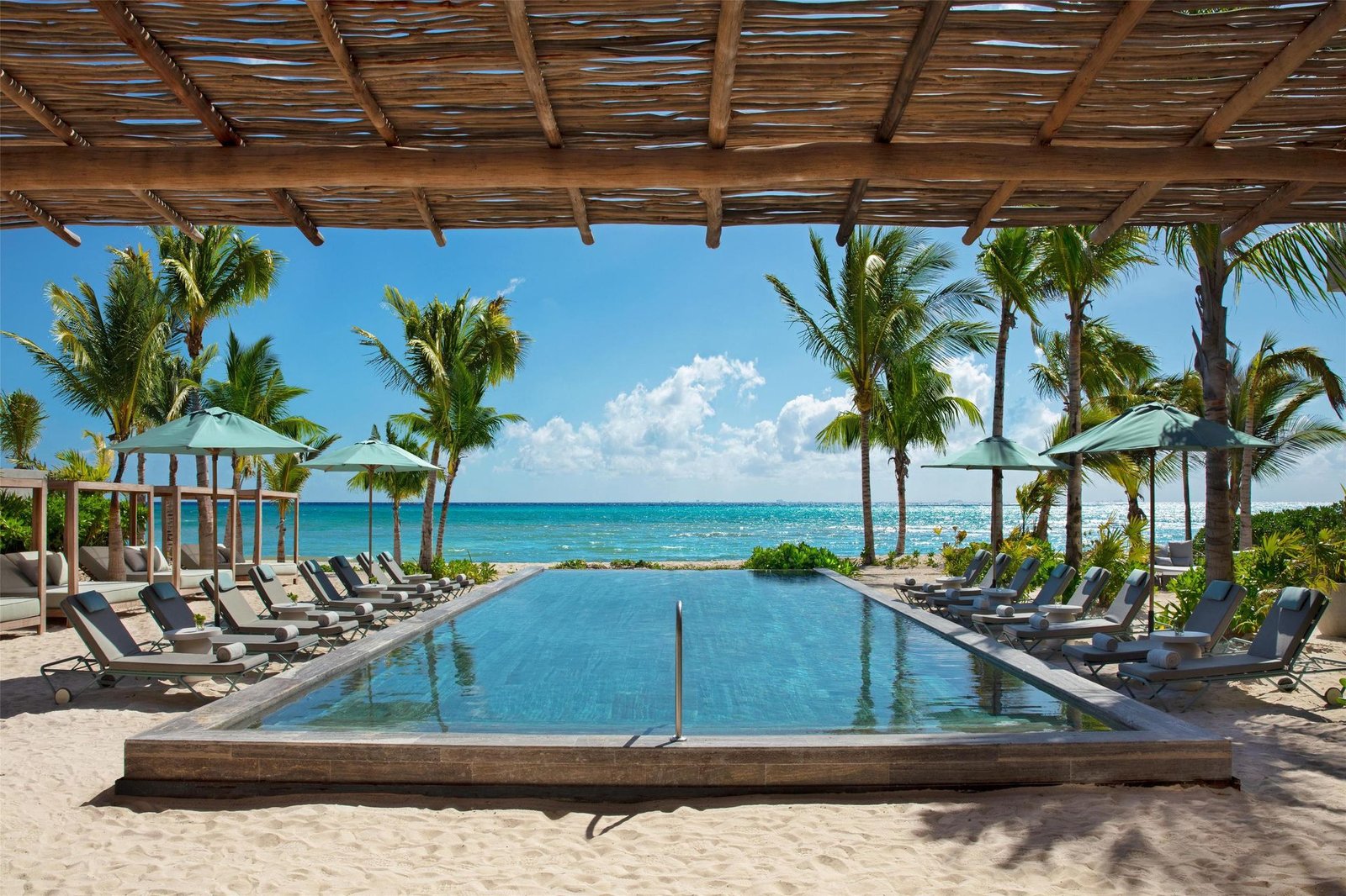 Impression Moxché by Secrets, the pool