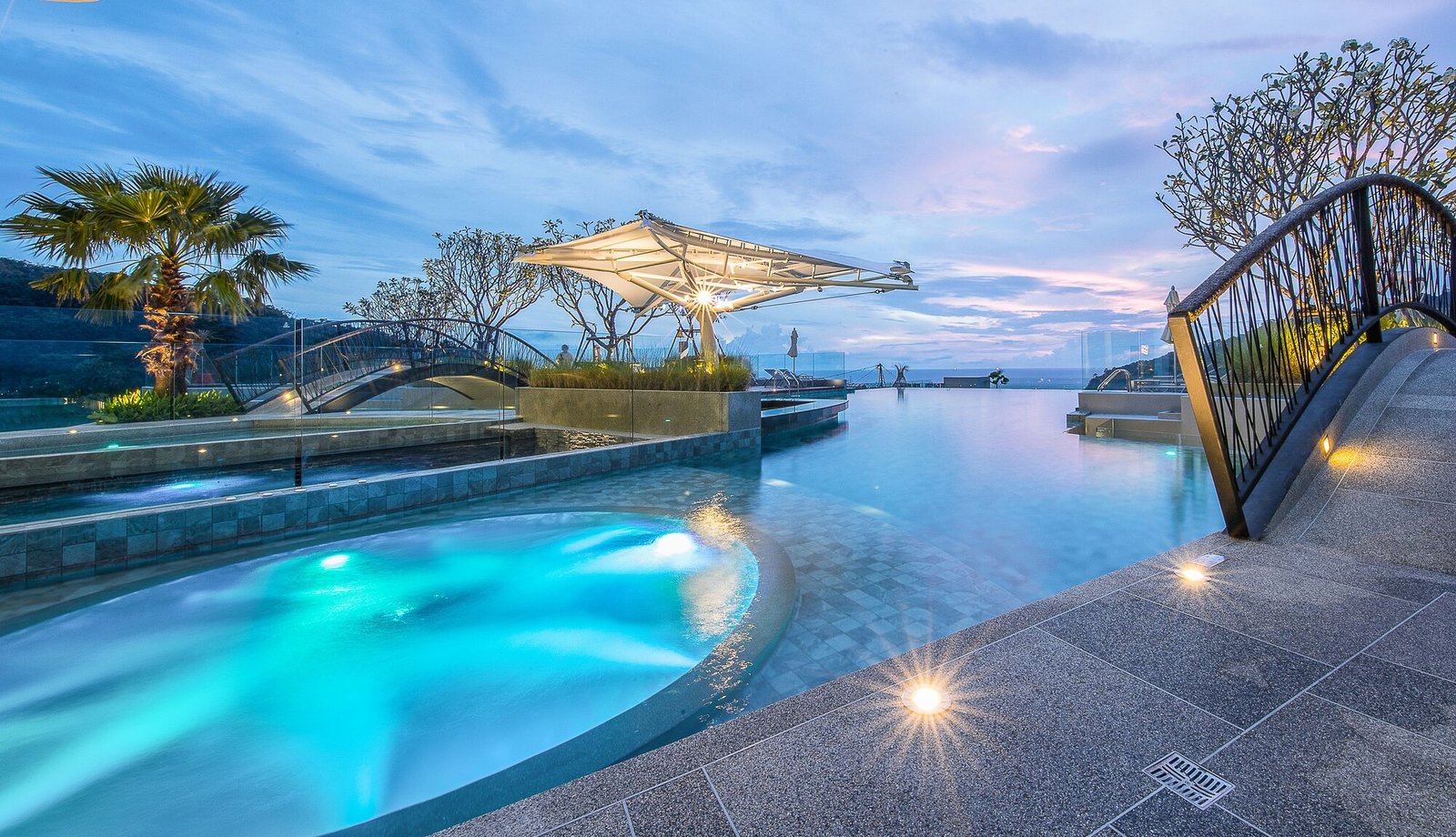 Crest Resort and Pool Villas