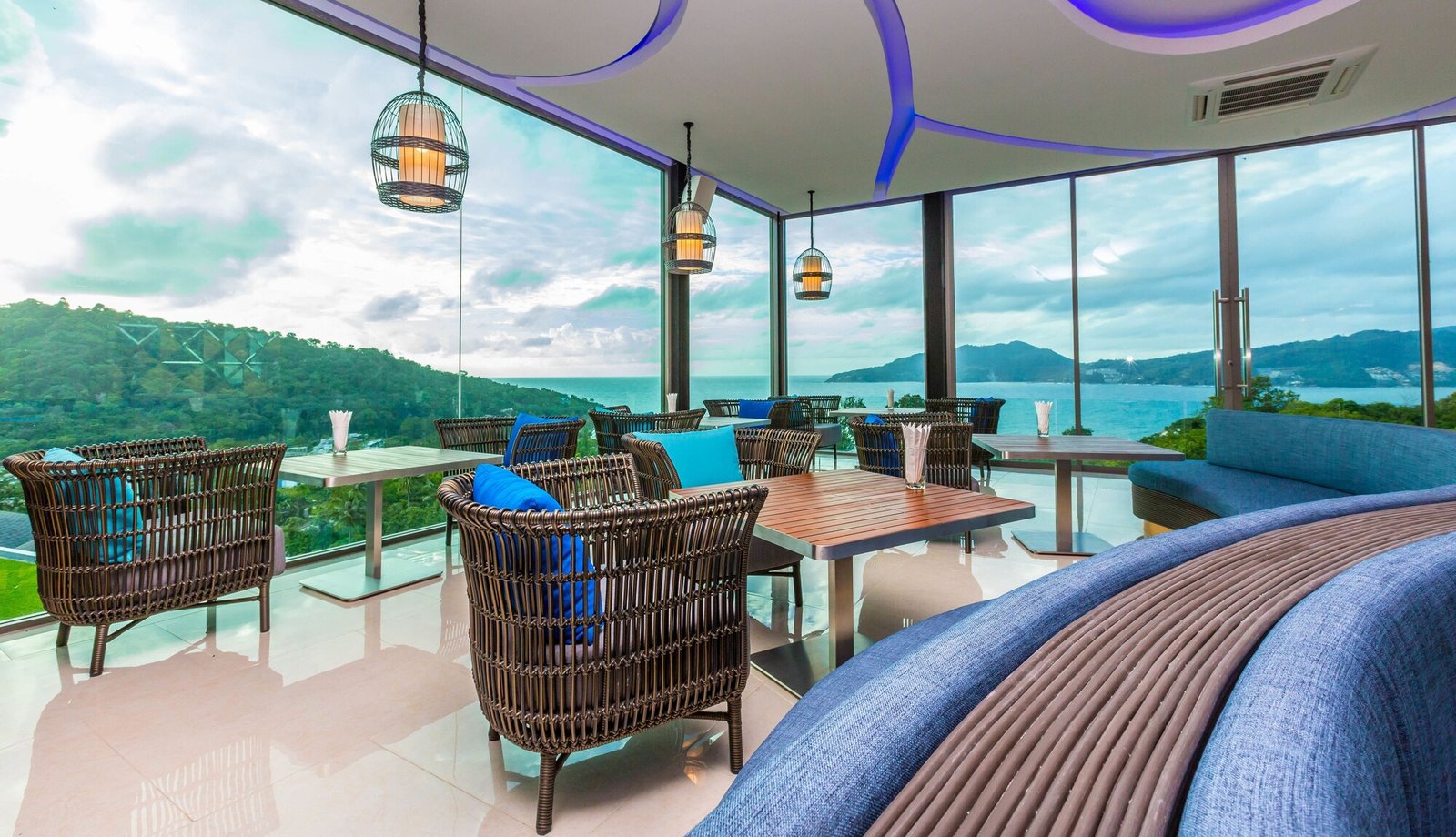 Crest Resort and Pool Villas, atmos restaurant