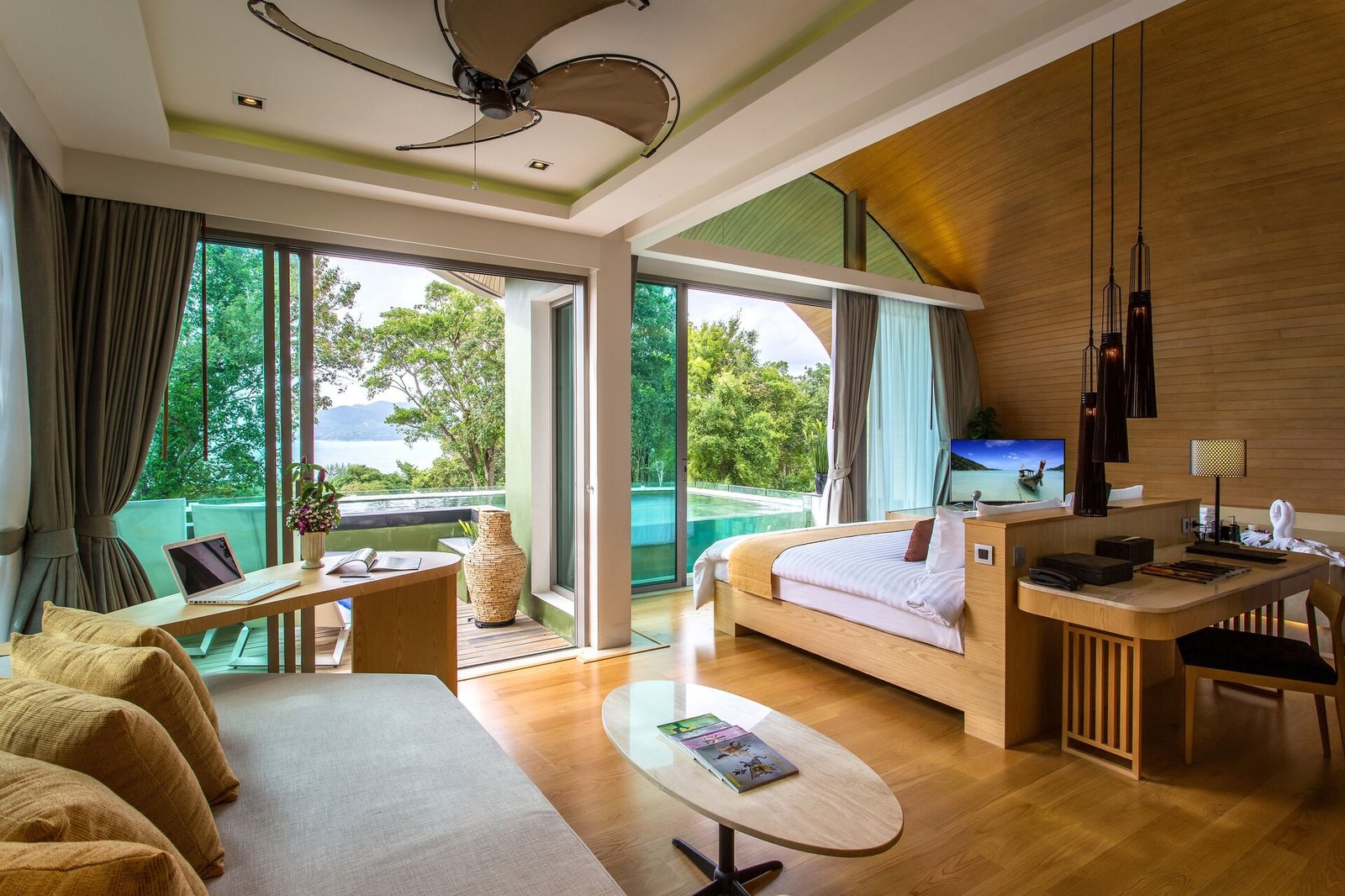 Crest Resort and Pool Villas
