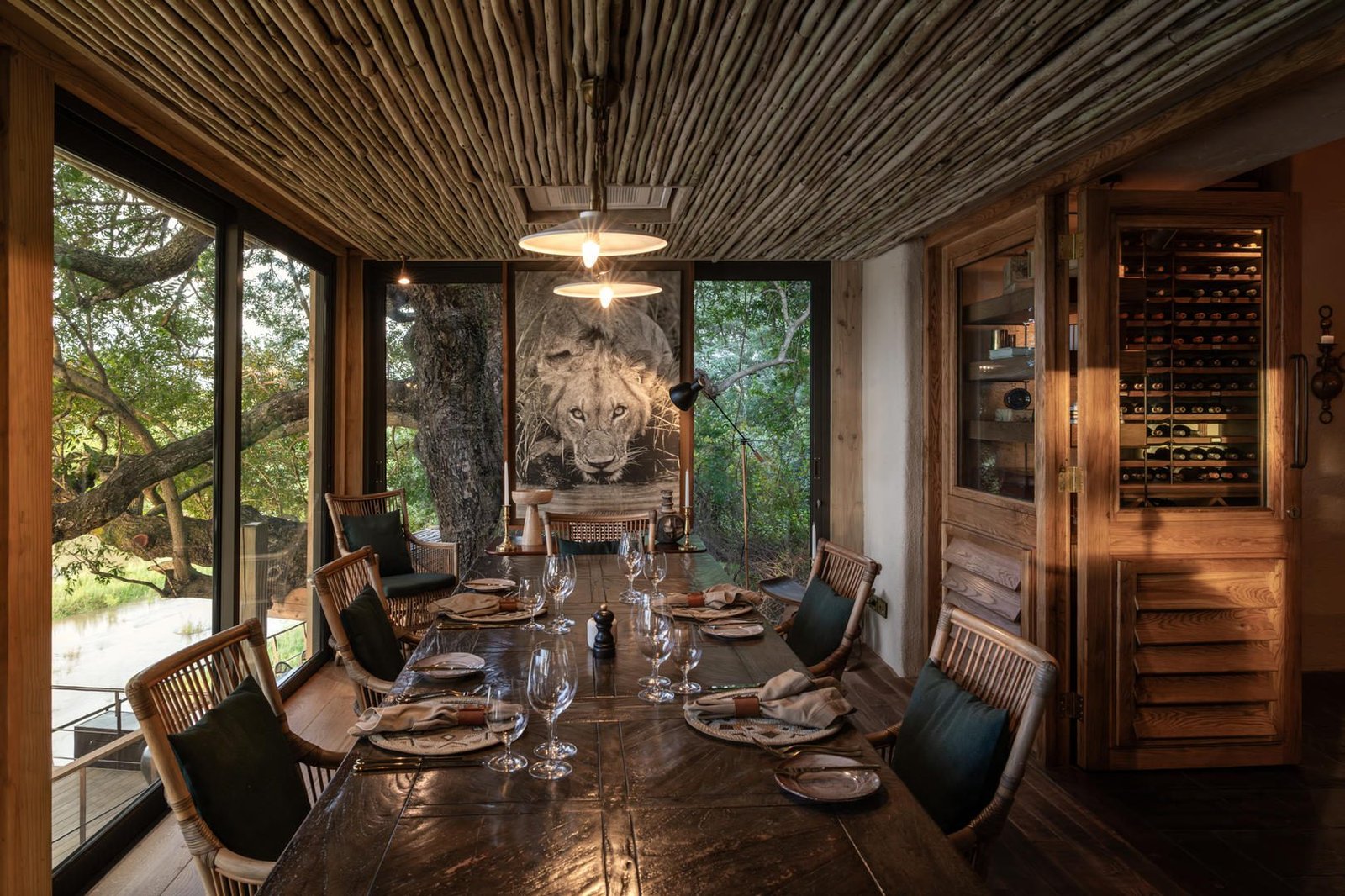Singita Ebony, at the table