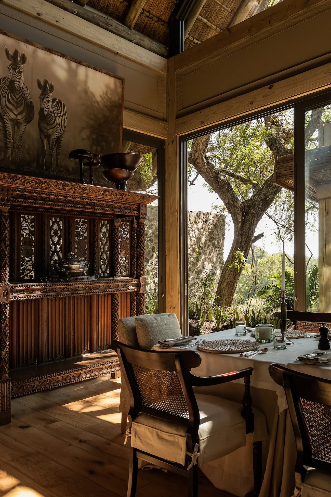 Singita Ebony, at the table