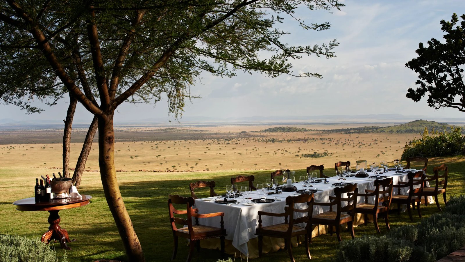 Singita Sasakwa, at the table