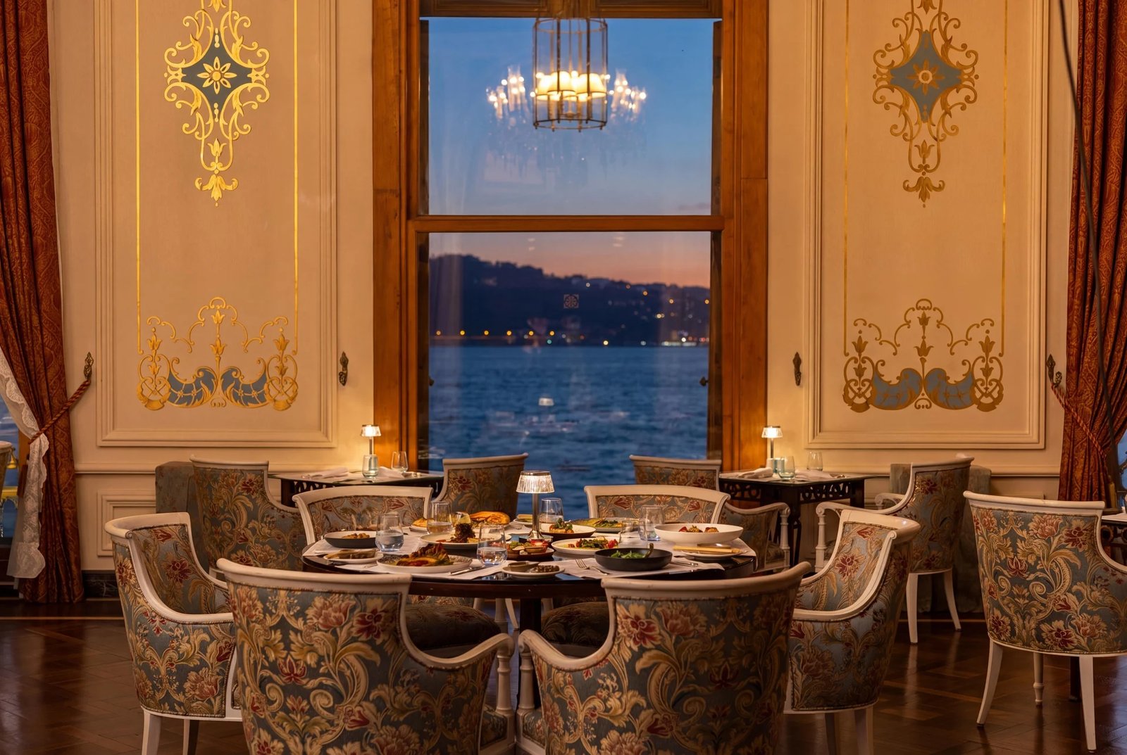 Ciragan Palace Kempinski, at the table
