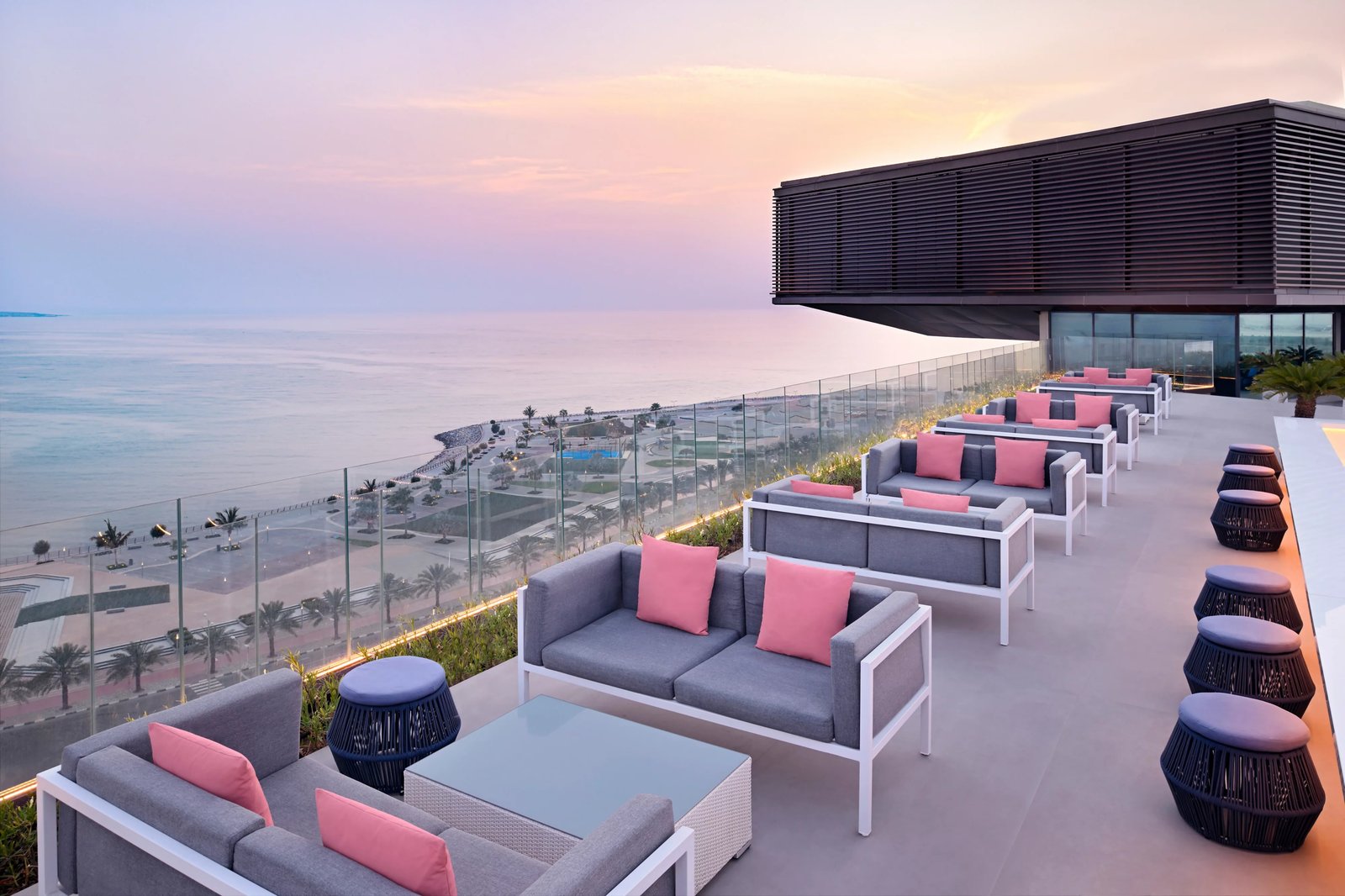 Mövenpick Resort Al Marjan Island, neo sky bar