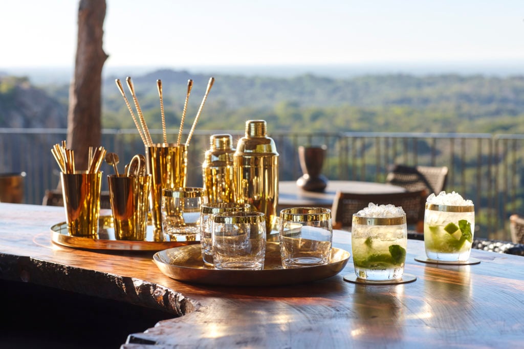 Singita Pamushana, cliff-top bar
