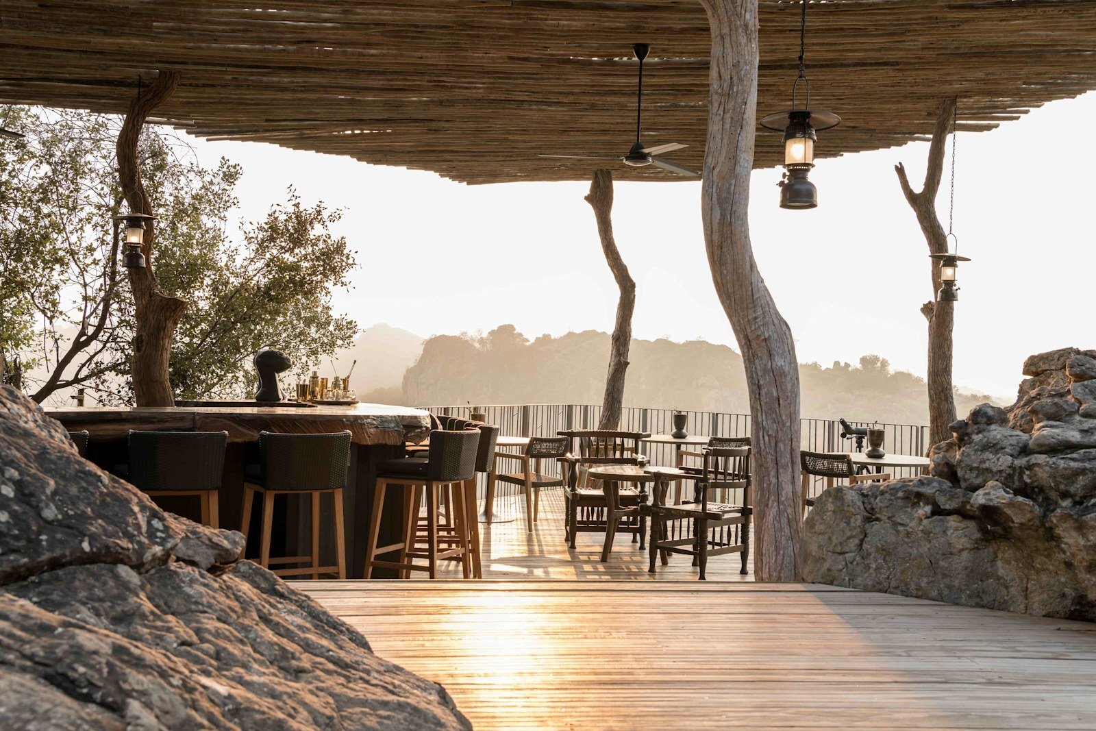 Singita Pamushana, cliff-top bar