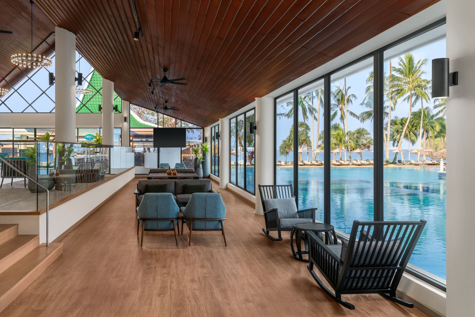 Le Méridien Phuket Beach Resort — vibe