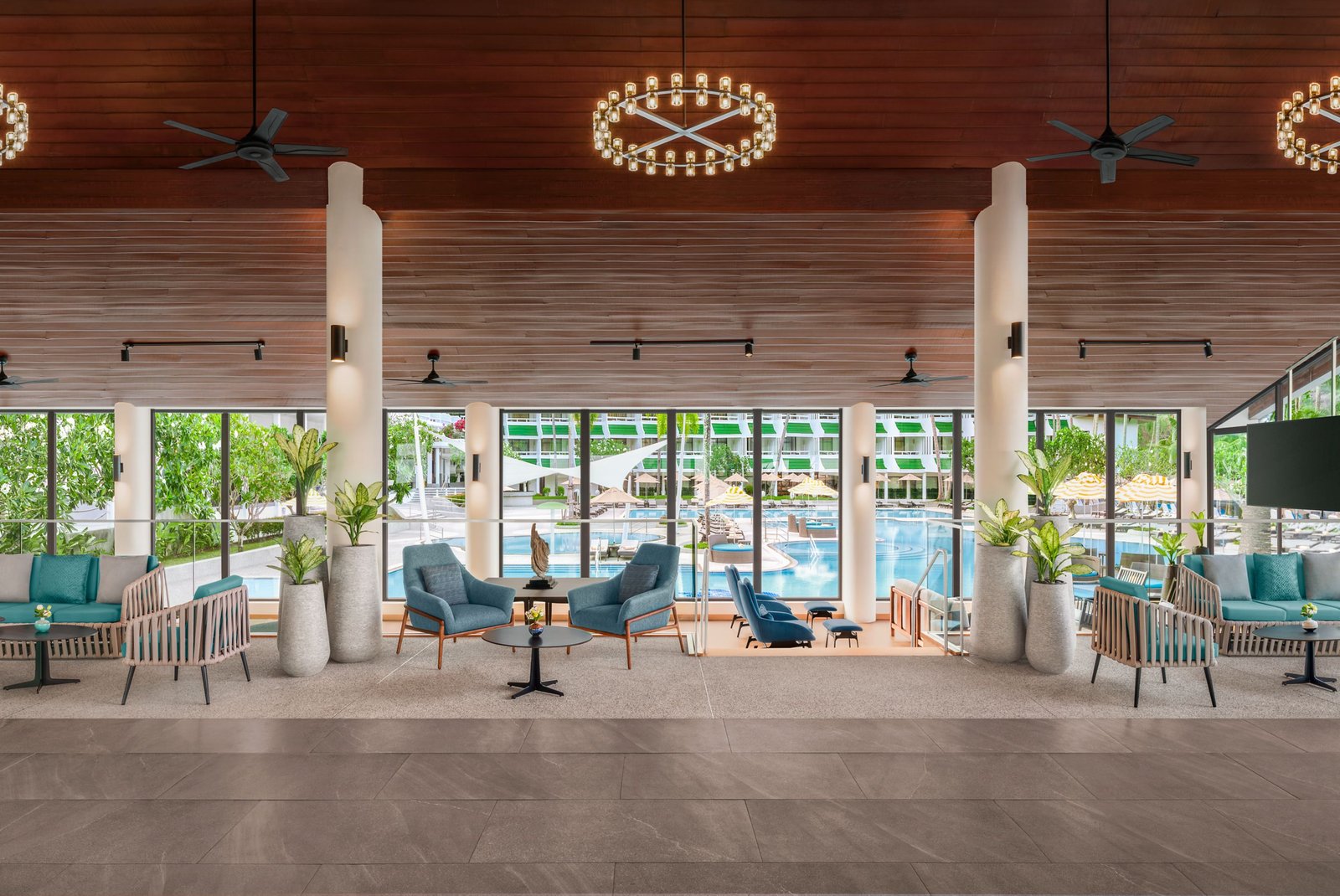 Le Méridien Phuket Beach Resort — vibe