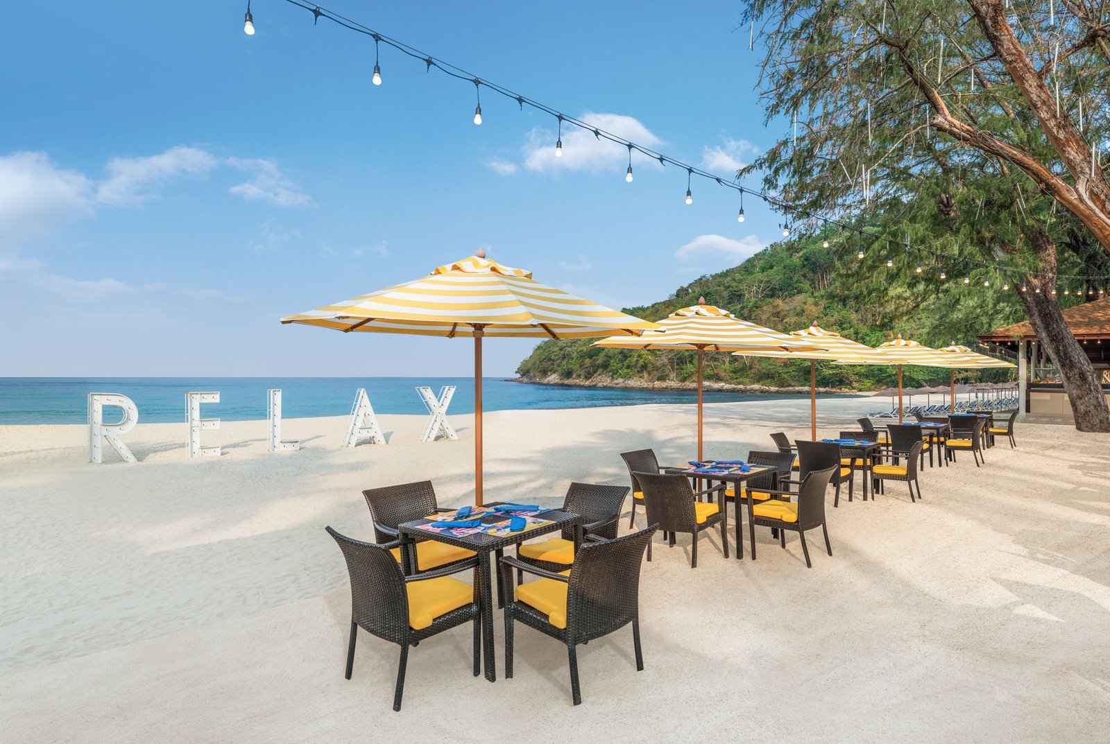 Le Méridien Phuket Beach Resort, at the table