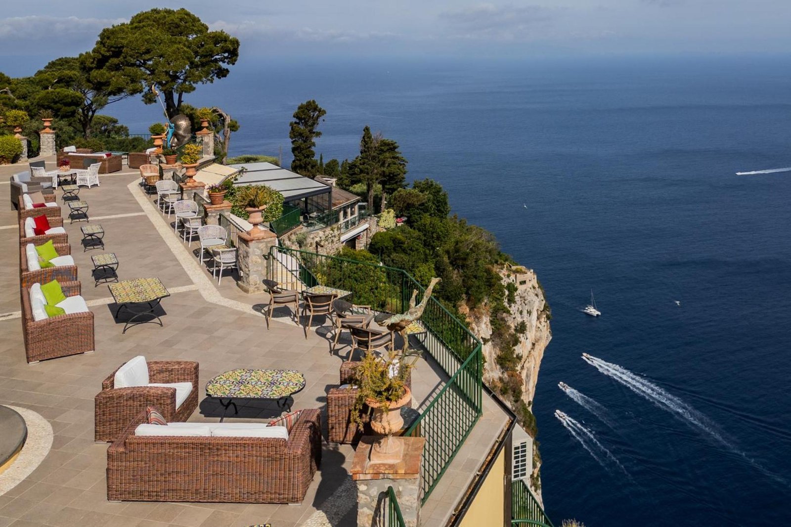 Hotel Caesar Augustus, vibe