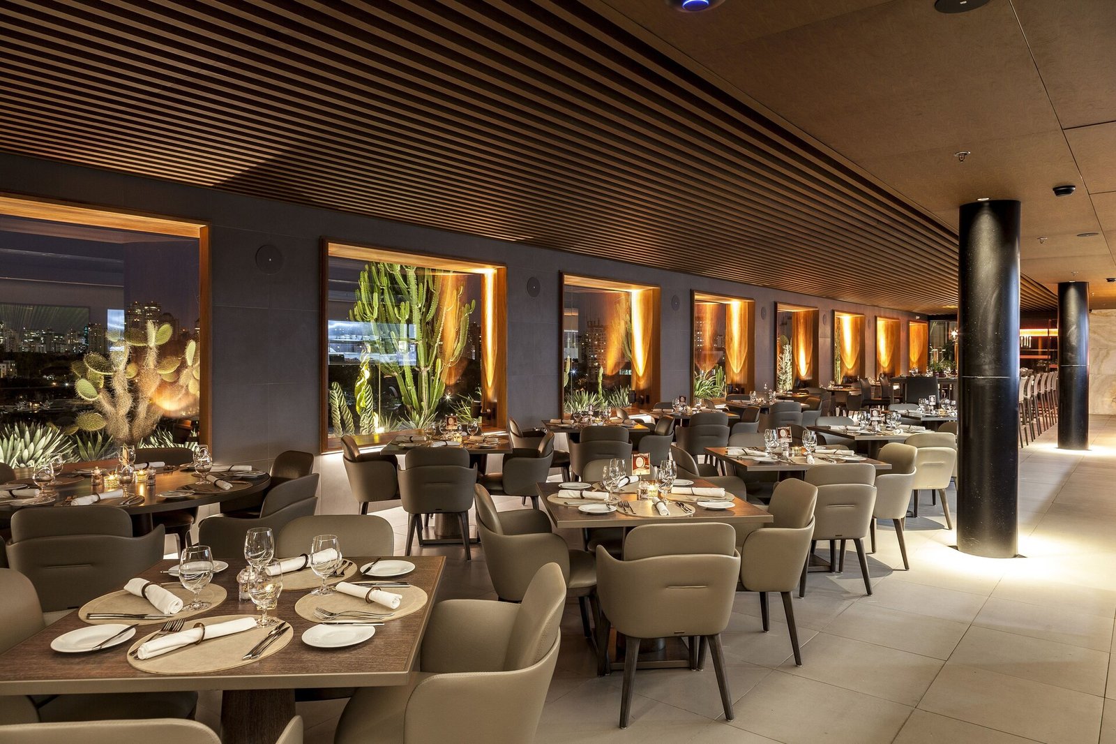 Hotel Unique, eat & drink