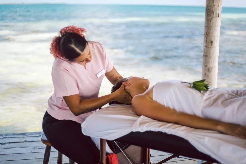 Thatch Caye Resort, wellness