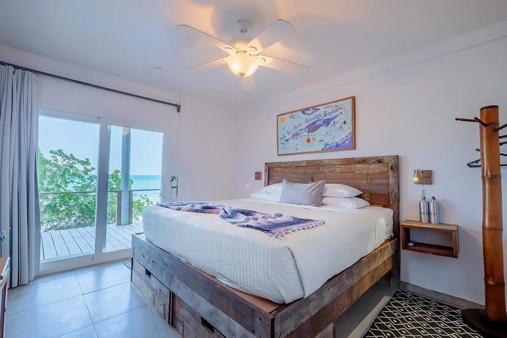 Thatch Caye Resort, rooms