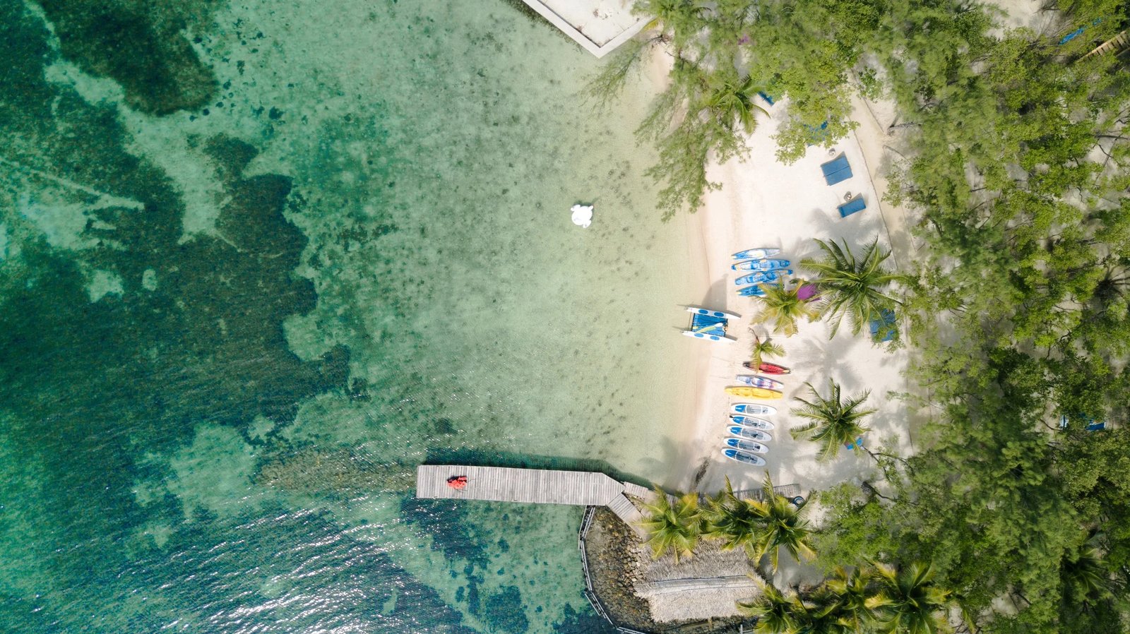 Thatch Caye Resort, vibe