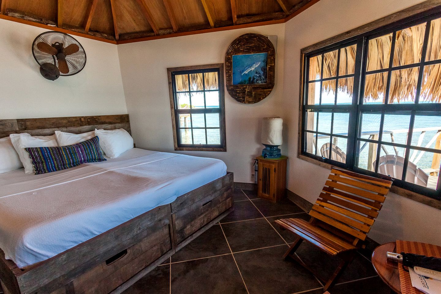 Thatch Caye Resort, rooms