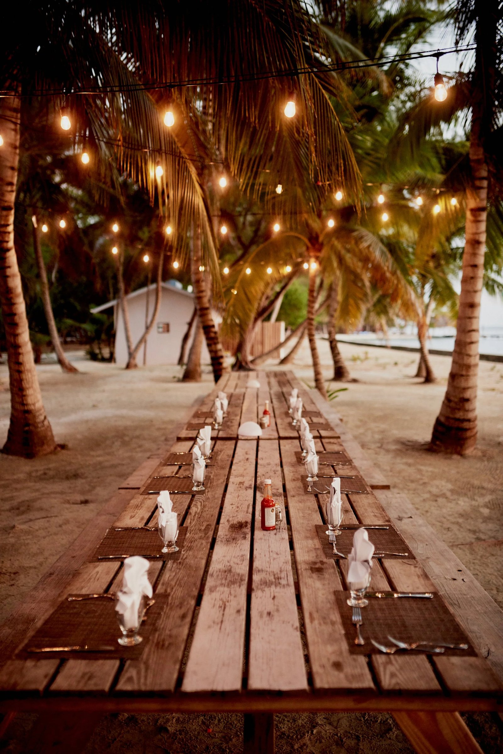 Thatch Caye Resort, eat & drink