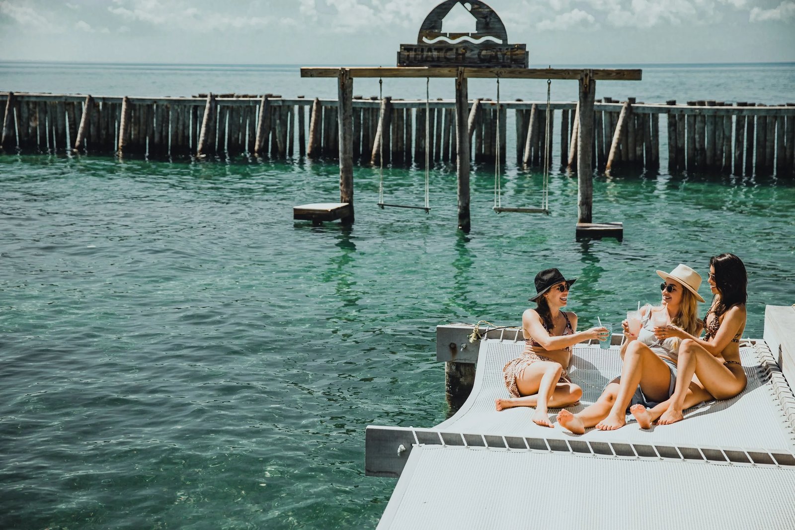 Thatch Caye Resort, eat & drink