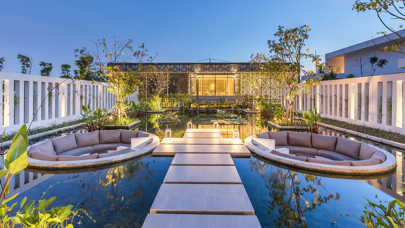 Melia Phuket Mai Khao Hotel — vibe