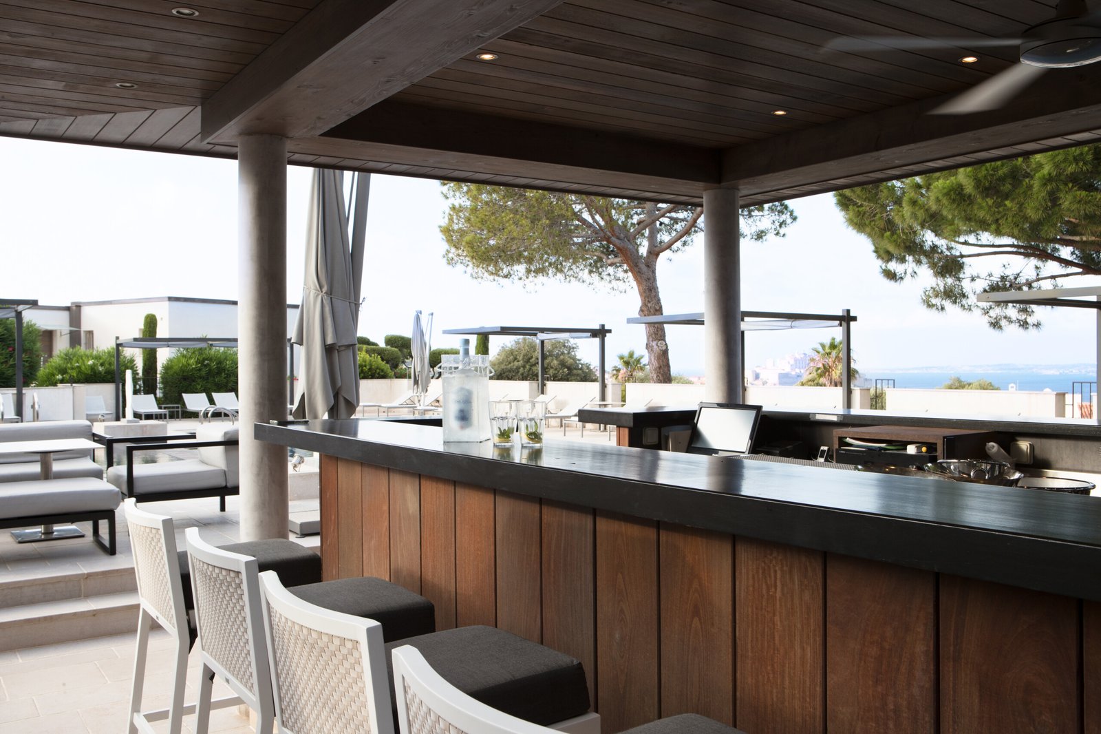 La Villa Calvi, jo's bar & pool terrace
