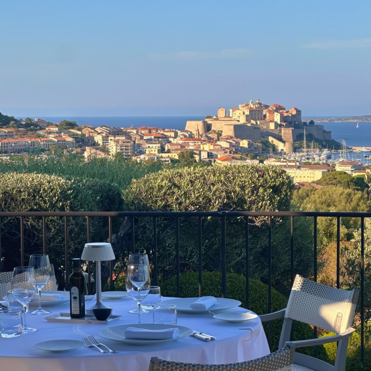 La Villa Calvi, la table by la villa