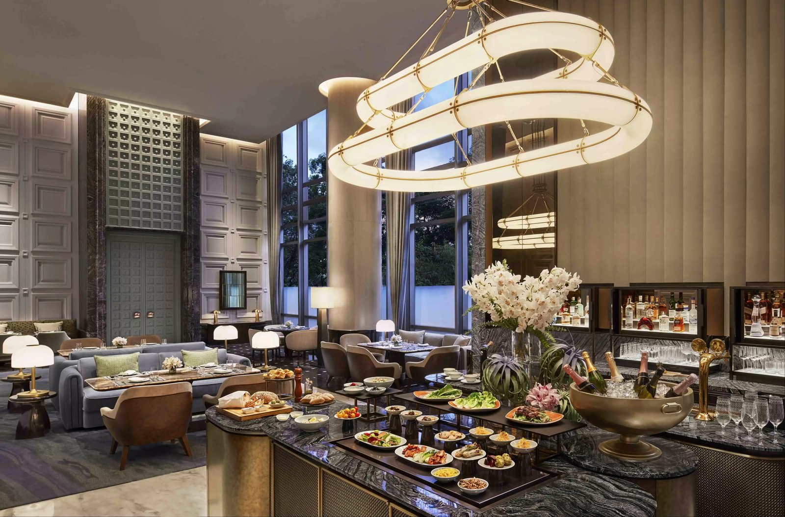 Four Seasons Hotel Mumbai, eat & drink
