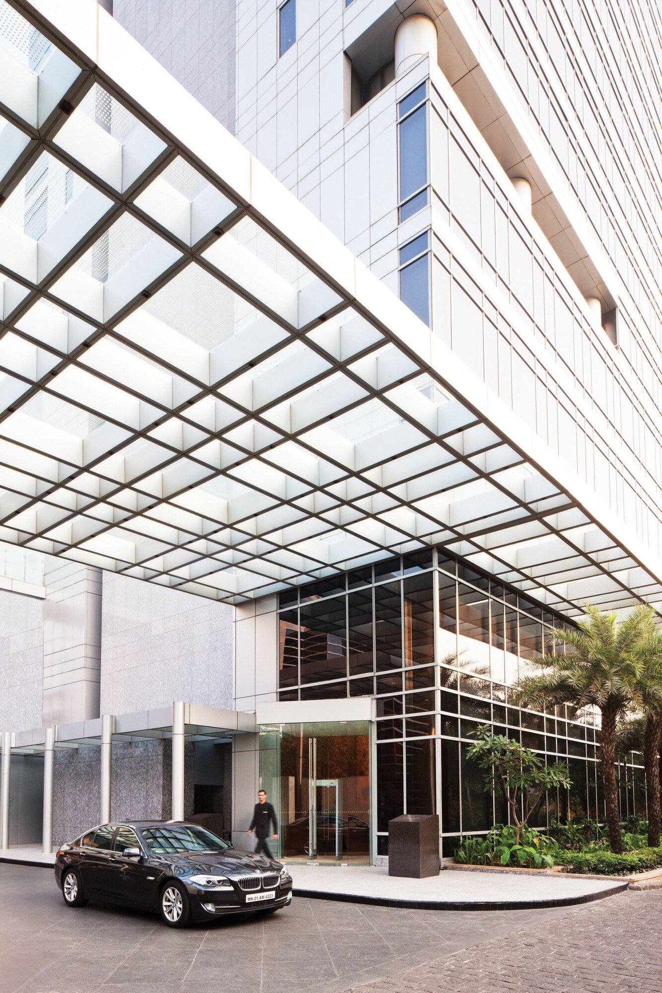 Four Seasons Hotel Mumbai, backstory