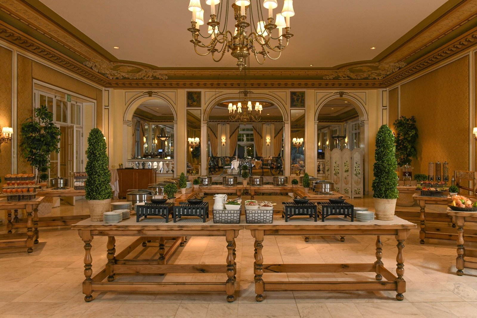 The Broadmoor, lake terrace dining room