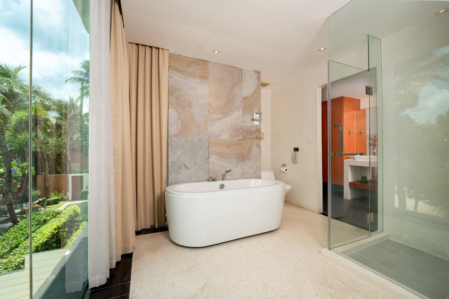 La Flora Resort Patong — vibe