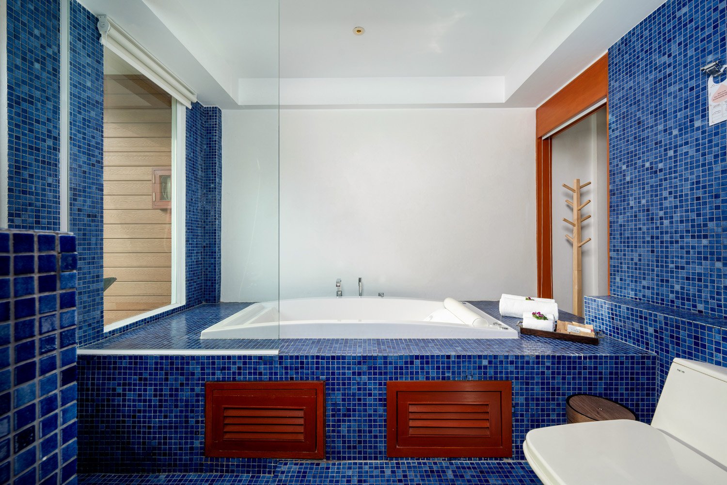 La Flora Resort Patong — vibe