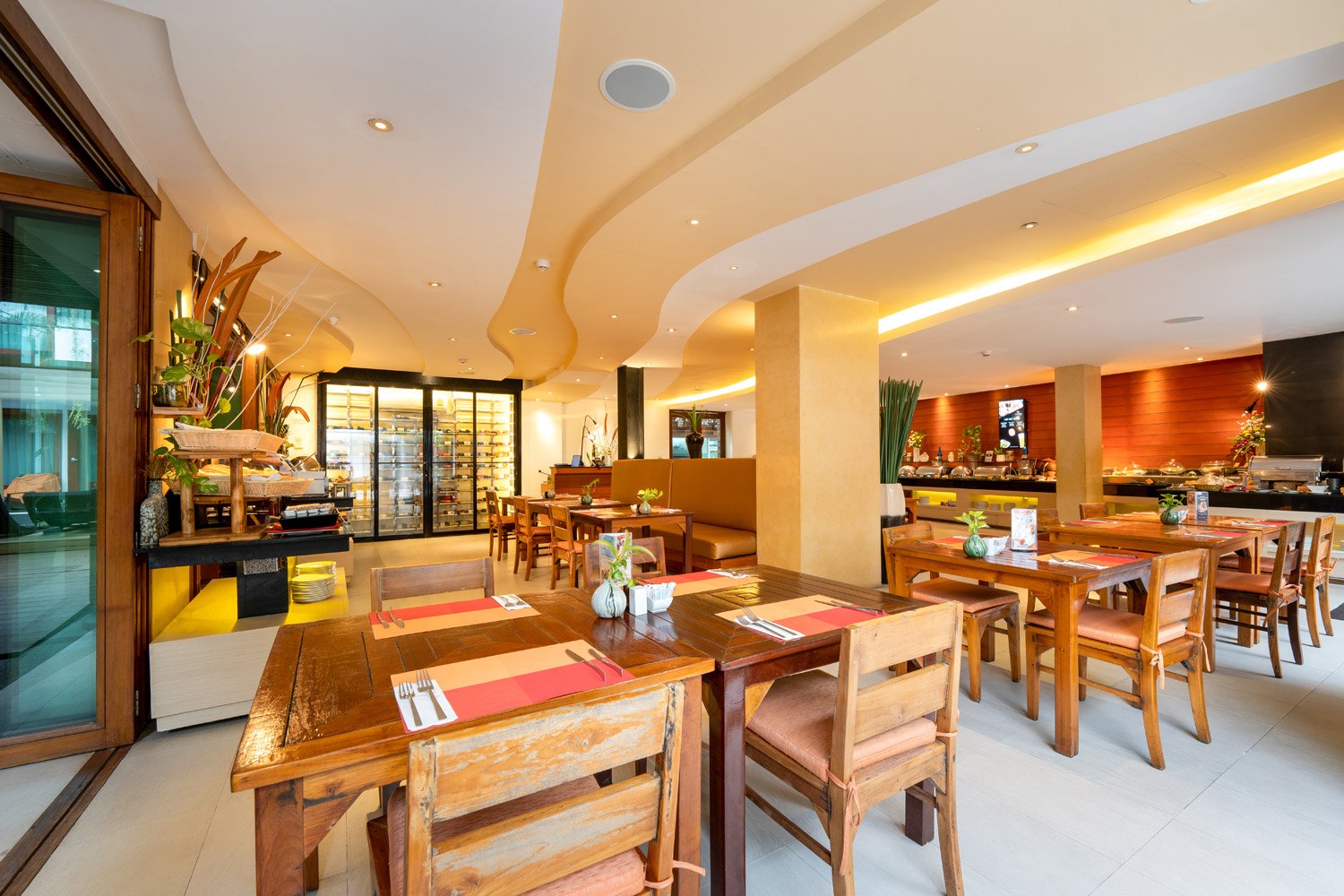 La Flora Resort Patong — eat & drink