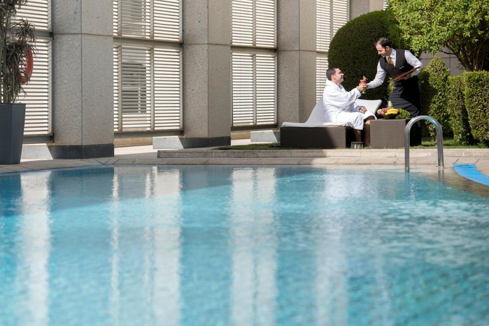 Four Seasons Hotel Riyadh At Kingdom Center, the pool