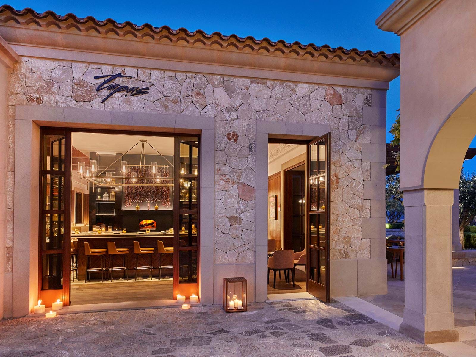 Cap Vermell Grand Hotel, eat & drink