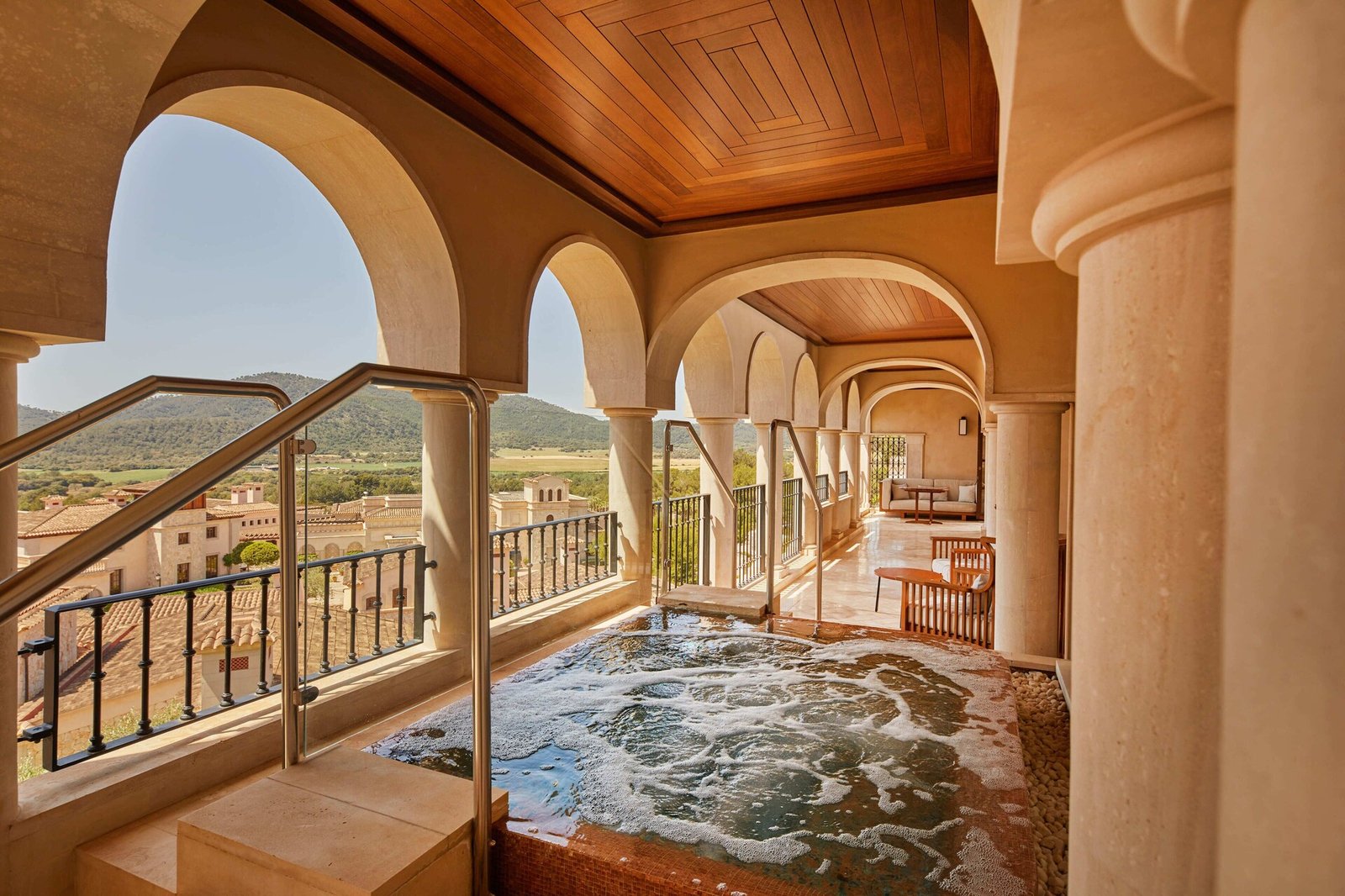 Cap Vermell Grand Hotel, vibe